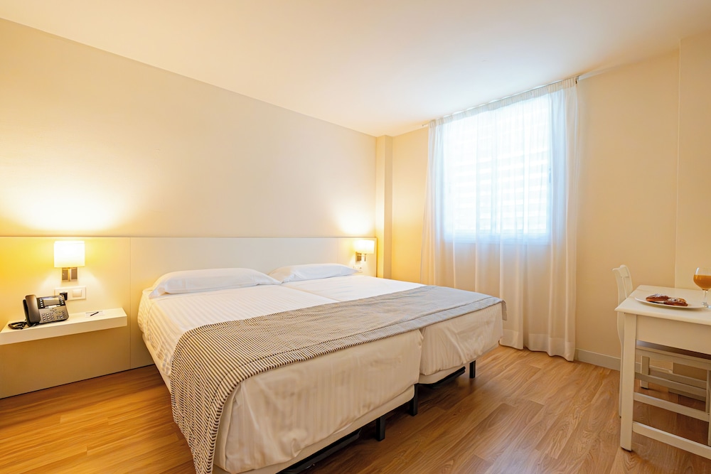 Junior Suite, 2 Twin Beds, Terrace, Pool View (Superior) - Photo 3