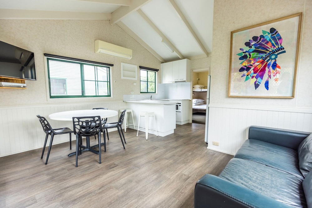 Miners Cottage 5bth photo 1