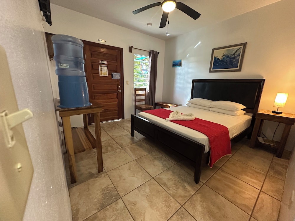 Deluxe Single Room, 1 Bedroom, Refrigerator & Microwave, Sea View photo 3