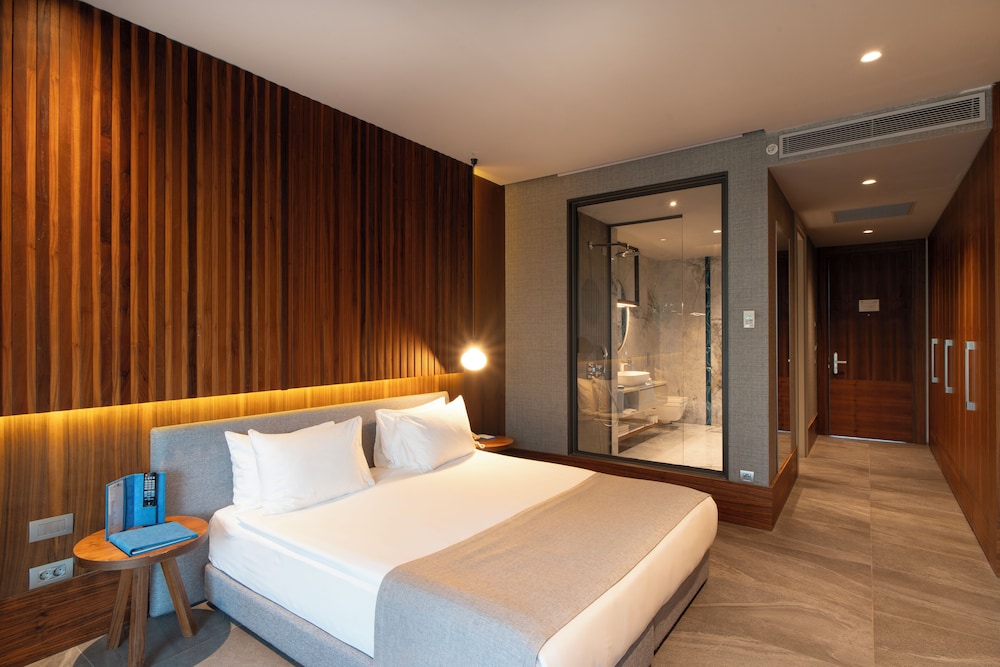 Deluxe Room with Swim Up Pool photo 2