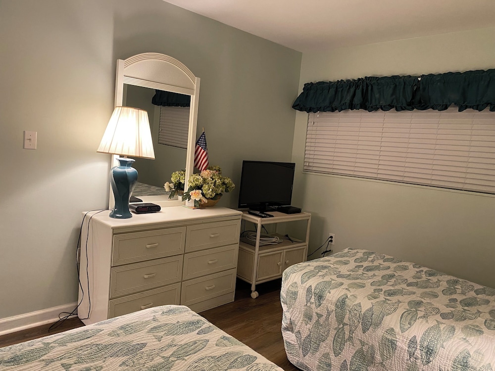 Condo, Multiple Beds, Balcony, Ocean View (Shoreham Towers 5C)