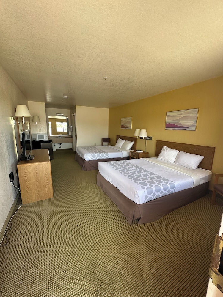 Standard Room, 2 Queen Beds, Non Smoking - Photo 2