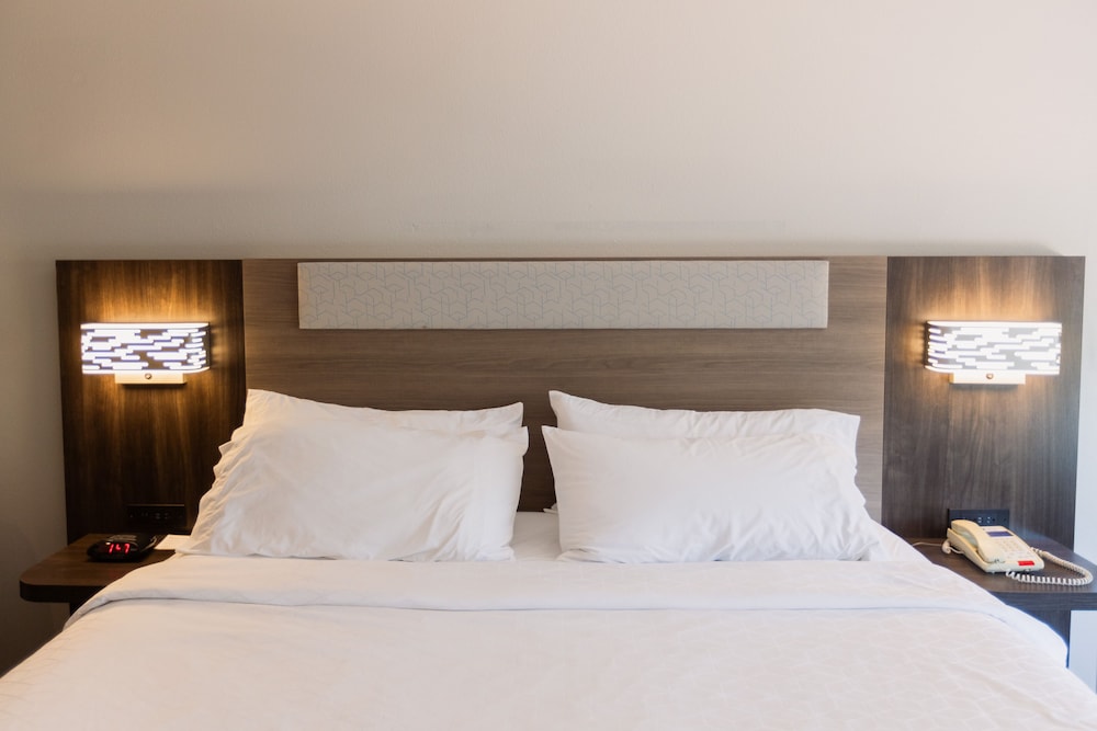 Standard Room, 2 Queen Beds - Photo 2