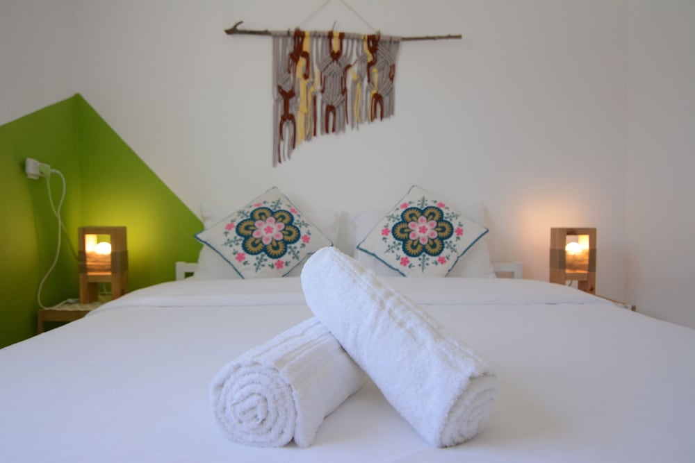 Double or Twin Room, 1 Double or 2 Twin Beds, Shared Bathroom photo 2