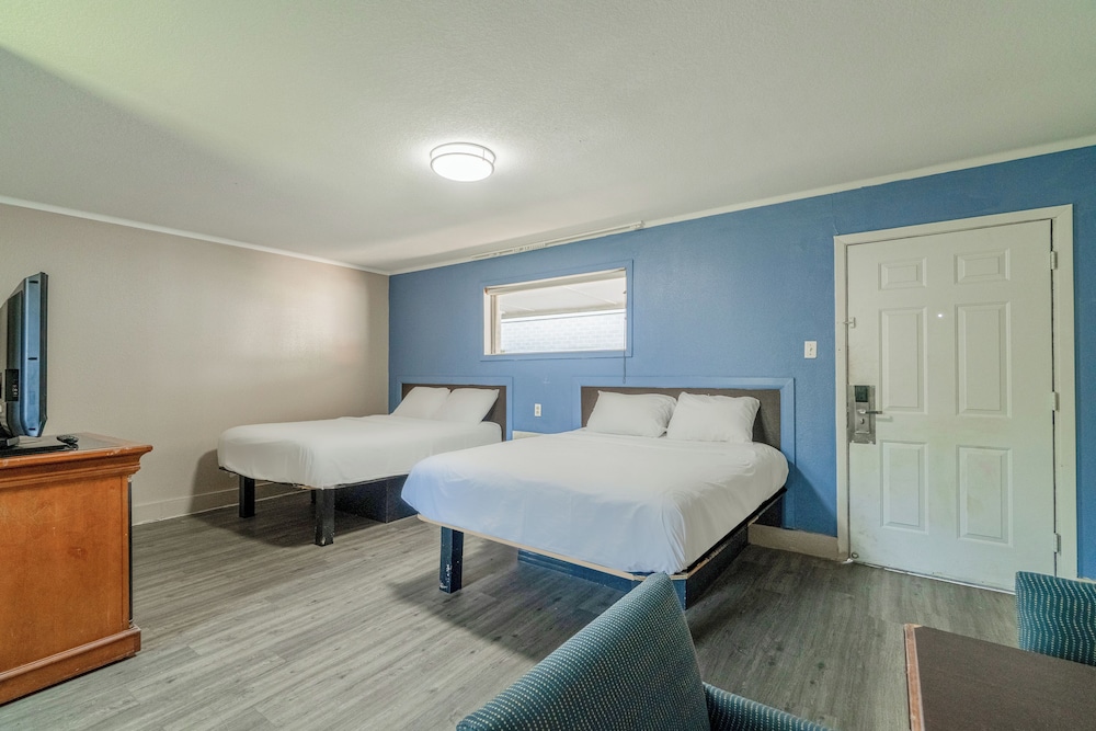 Room, 2 Queen Beds, Smoking