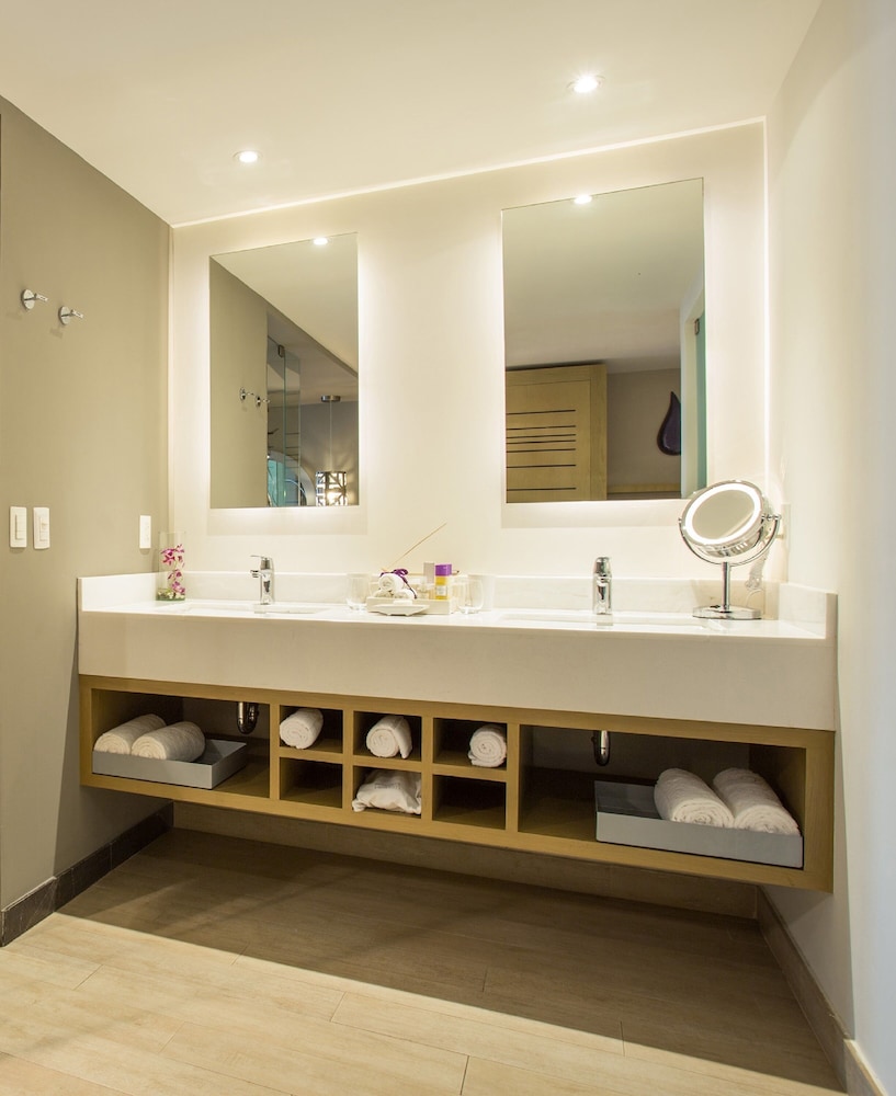 Allure Junior Suite Ocean View Double photo 3