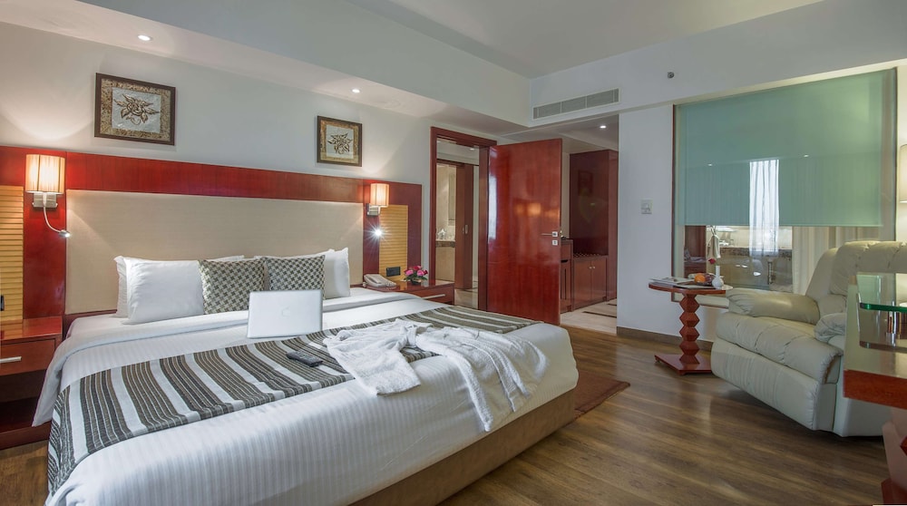 Suite, 1 Double Bed - Photo 5