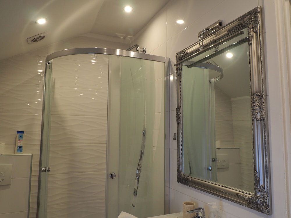 Exclusive Double Room, 1 Queen Bed (7) photo 2