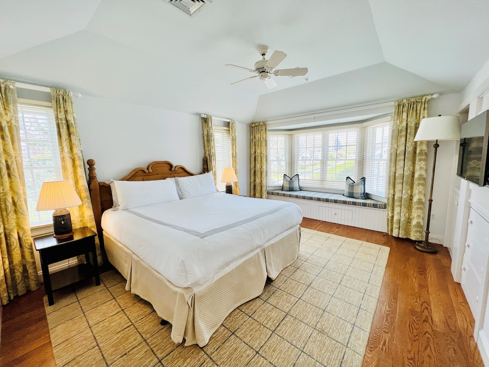 Suite, 1 King Bed, Ocean View (Cottage, Main Inn Side)