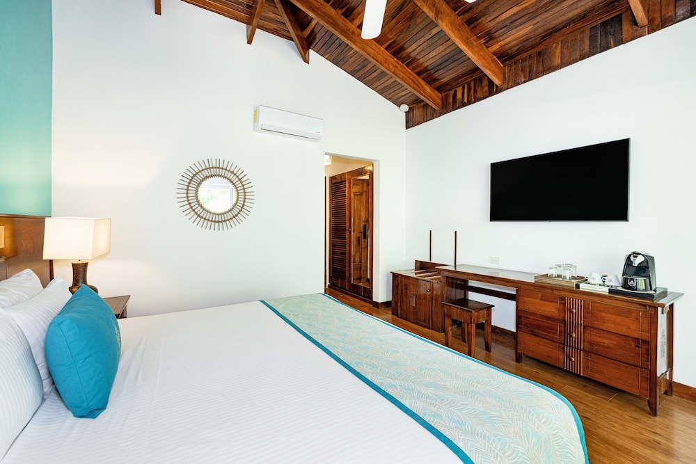 Tropicana Pool View King Bed - Photo 8