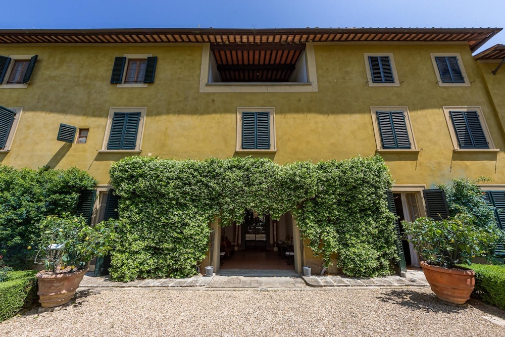Villa di Tizzano Luxurious Retreat in Paradise, Photo 5