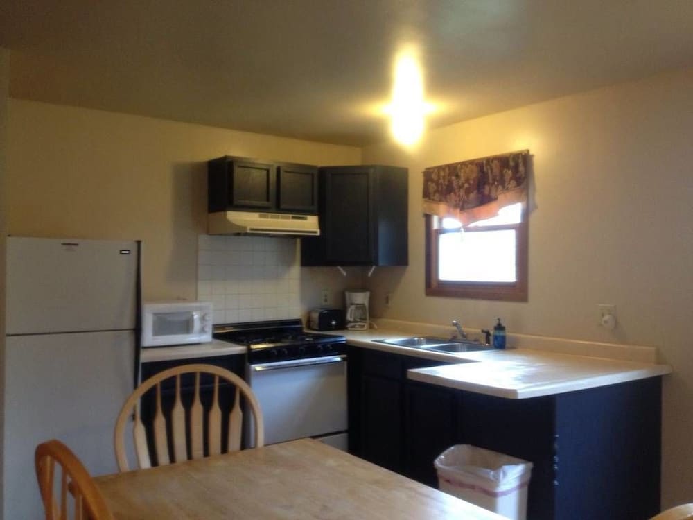 Cabin, 2 Bedrooms, Kitchen (The Eagle) photo 2