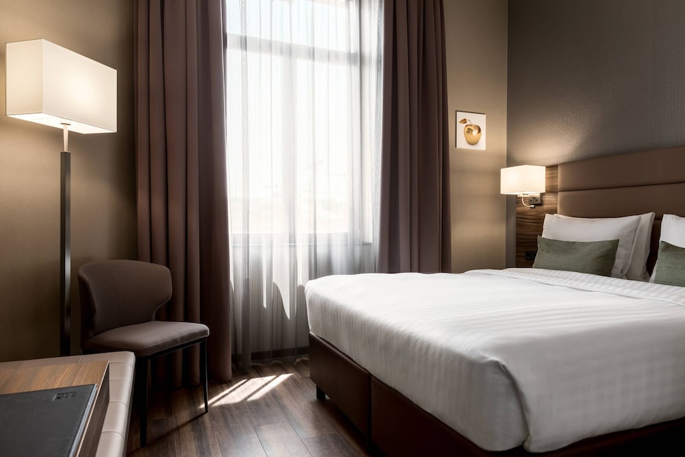 Standard Room, 1 King Bed, Non Smoking photo 1