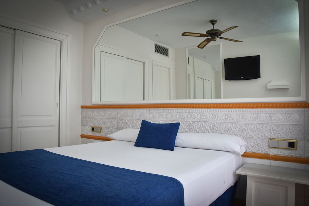 Single Room, Sea View