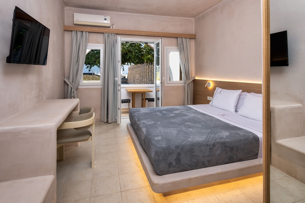Elegant Family Suite, Sea View or Pool View