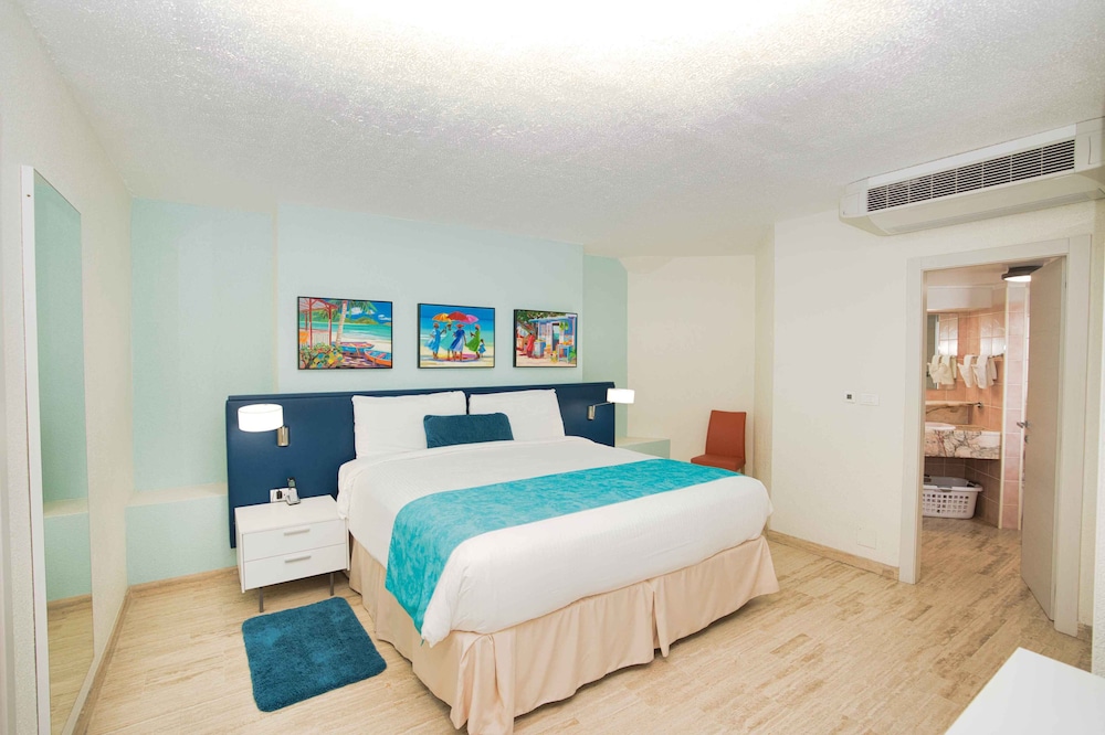 Penthouse, 2 Bedrooms, 2 Bathrooms, Ocean View photo 3