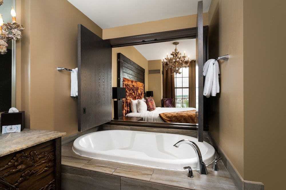 Room, 2 Queen Beds (View) - Photo 5