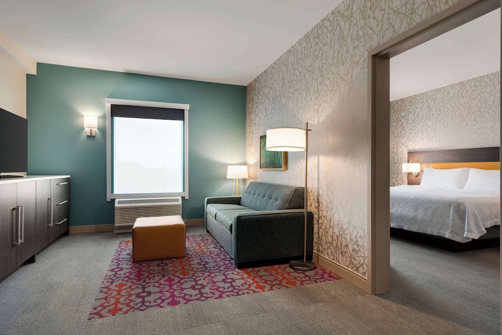 Suite, 1 King Bed, Accessible, Bathtub - Photo 4