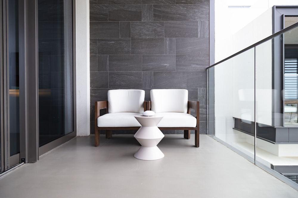 Signature Suite Skyline King