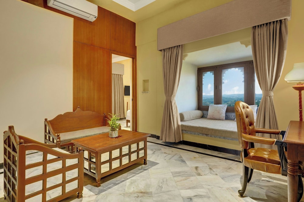 Classic Room, 1 King Bed, Mountain View