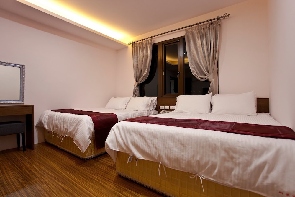 Standard Quadruple Room, Mountain View photo 2