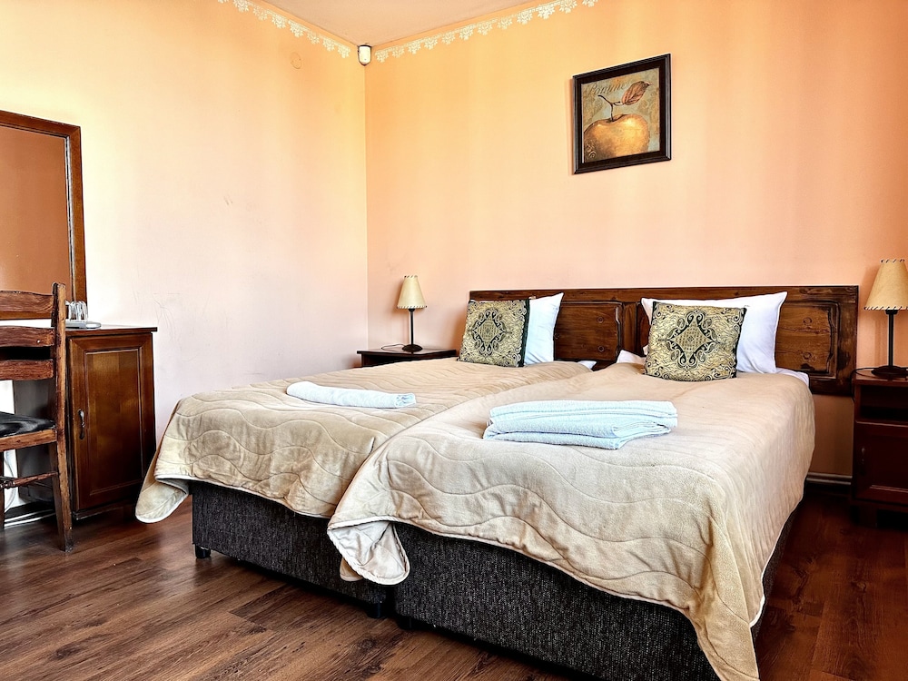 Economy Double Or Twin Room, Mountain View