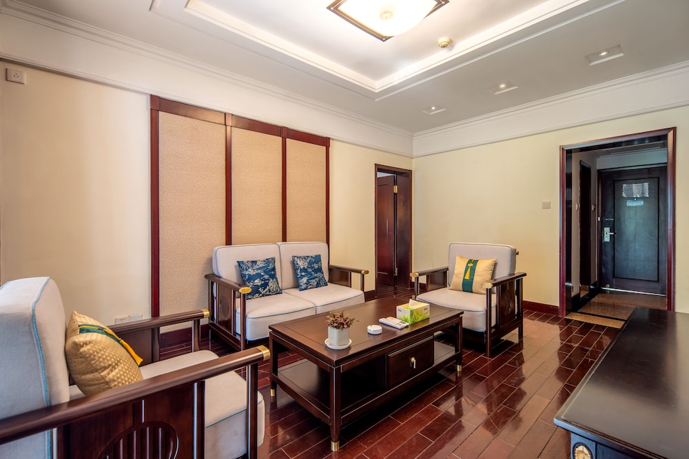 Superior Suite - Photo 6