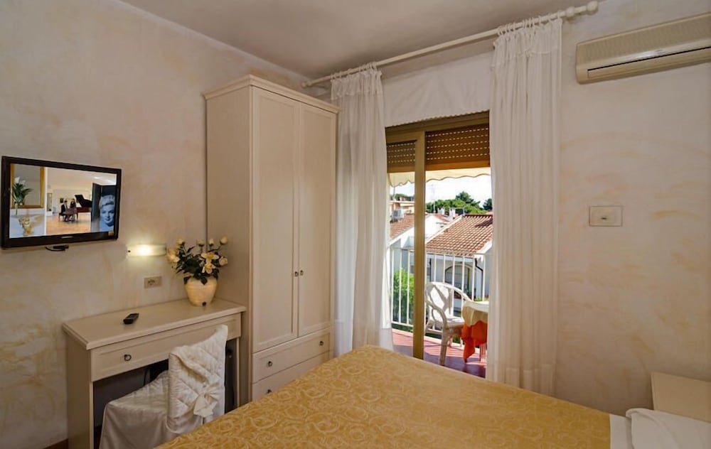 Classic Double or Twin Room, Balcony photo 1