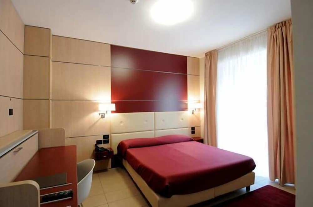 Standard Double or Twin Room photo 3