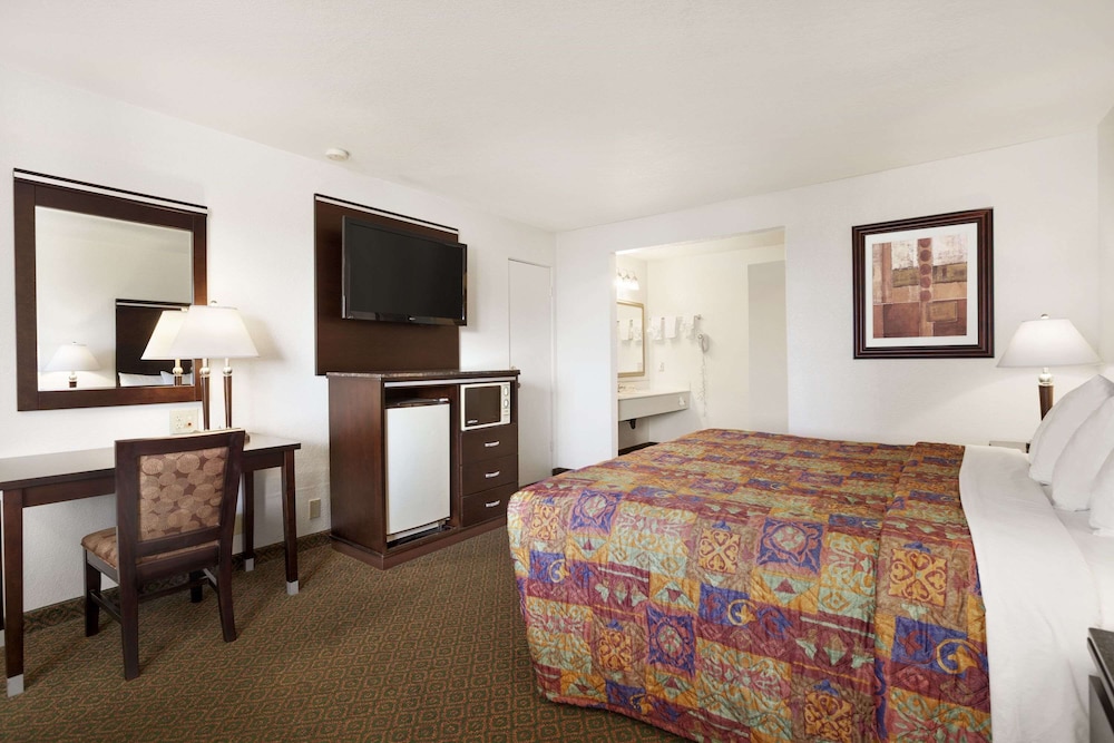Room, 1 King Bed, Accessible photo 1