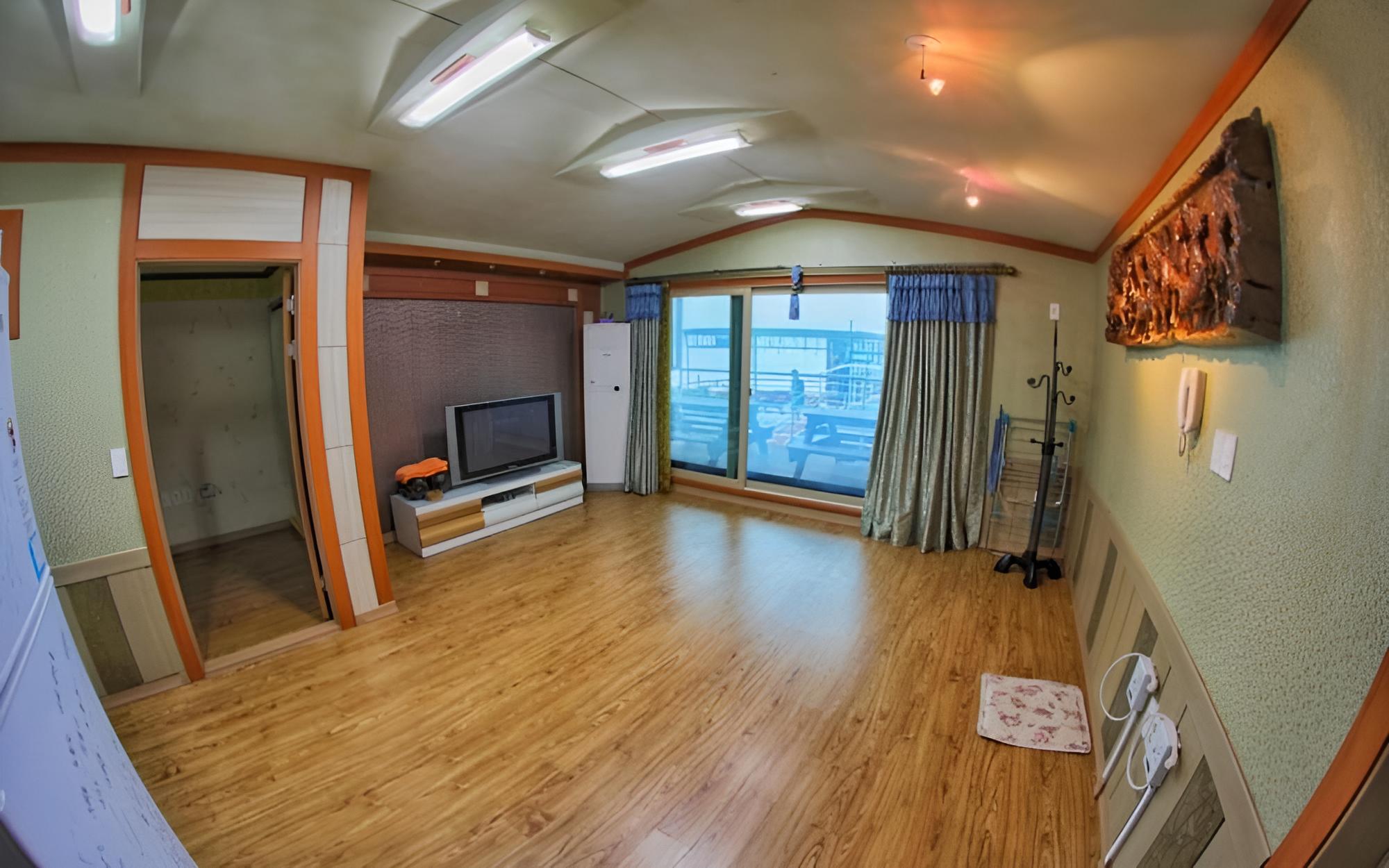 Room (Apple Mint) - Photo 2