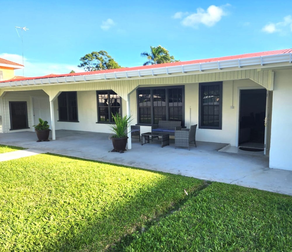 Luxury Apartment, 4 Bedrooms, Patio, Courtyard View photo 1