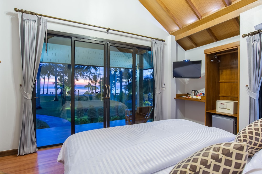 Partial Seaview cottage