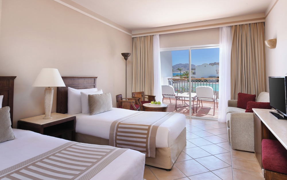 Superior Room, Sea View (Queen or Twin Bed)
