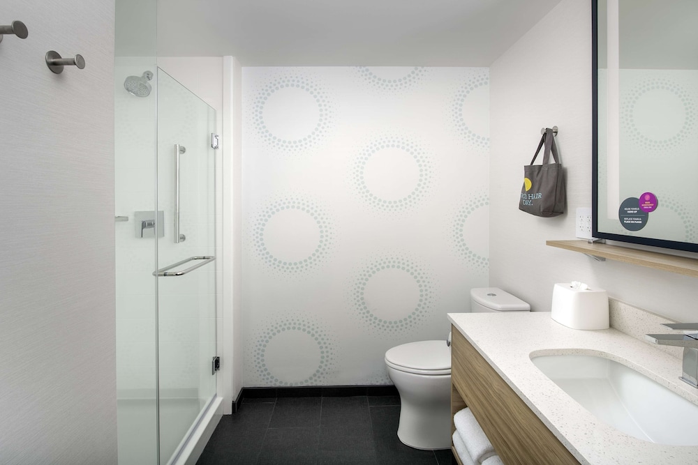 Room, 2 Queen Beds, Accessible (Hearing) - Photo 7