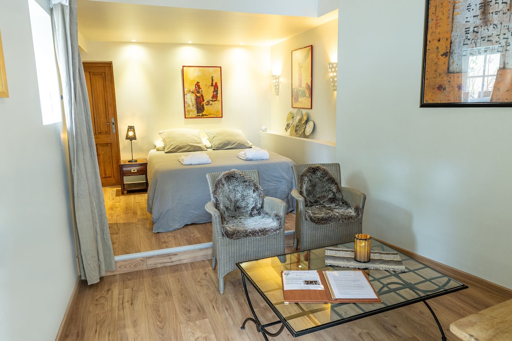 Room (La Romane)