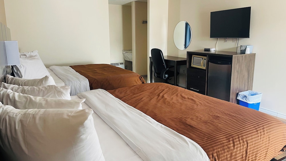 Room (2 King beds) - Photo 2
