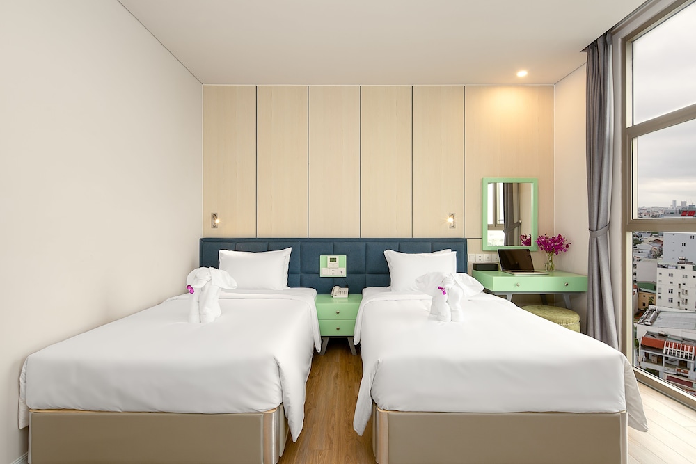 Junior Suite, 2 Twin Beds, City View - Photo 4