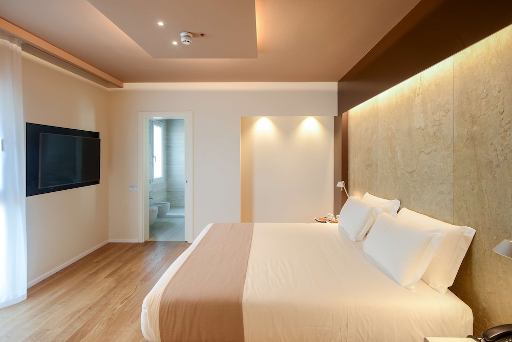 Superior Room, 1 Queen Bed - Photo 19