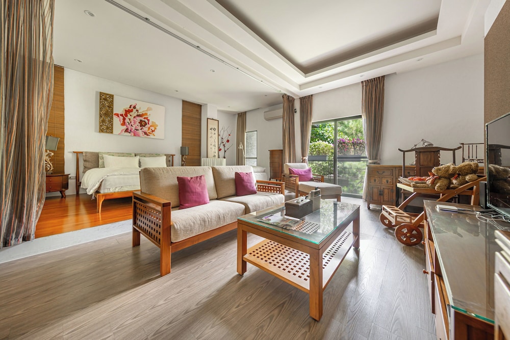 Deluxe Double Room with Balcony photo 1