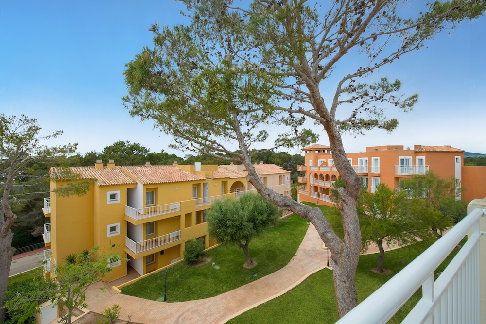 Family Room, Balcony, Garden View