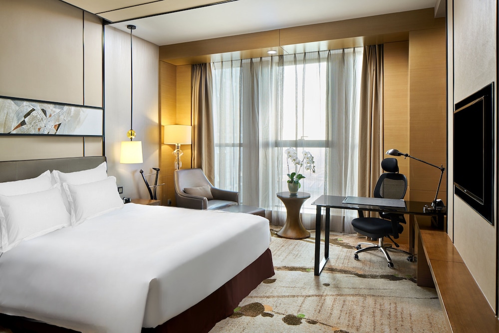 Premium Room, 1 King Bed, Bathtub (Round Bathtub) photo 1