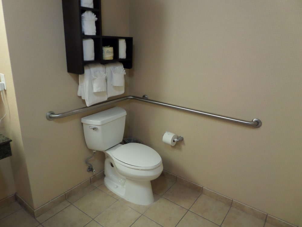 Room, 2 Double Beds, Accessible, Bathtub - Photo 3
