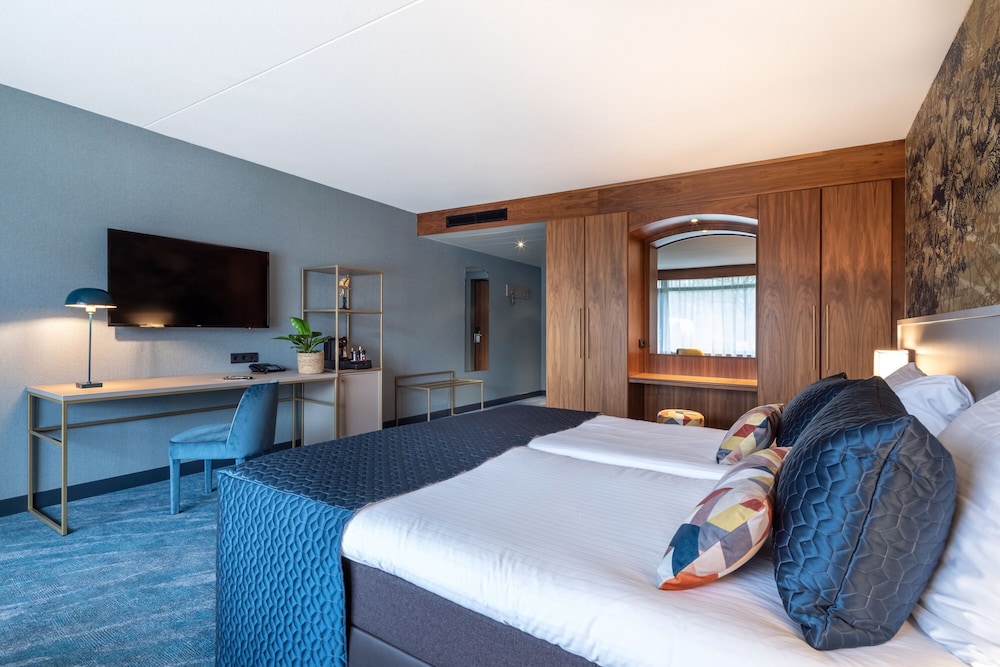 Comfort Room, 2 Twin Beds, Balcony, Garden View photo 3