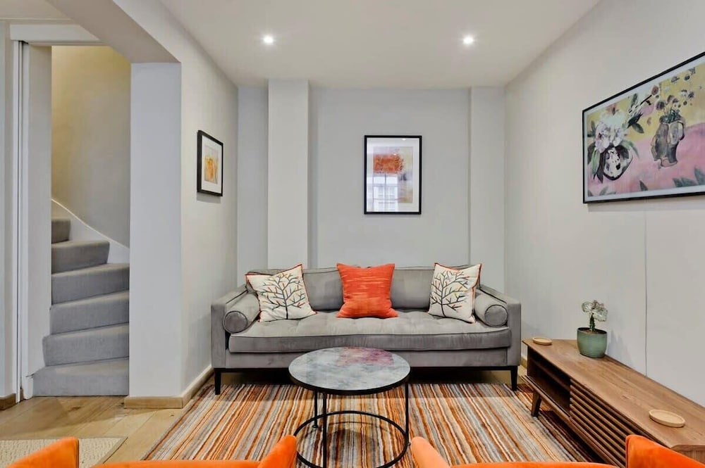 House (2 Bedrooms)
