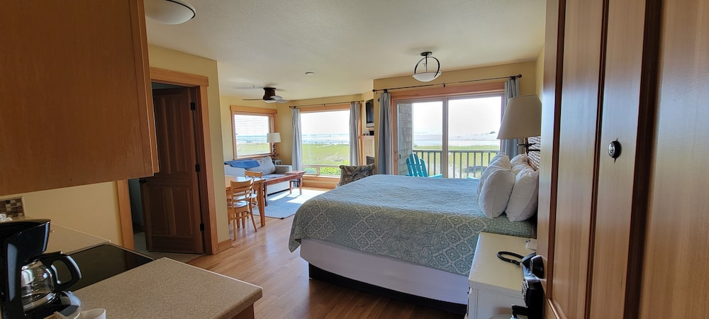 Tide Pools Alive Studio – First Floor Ocean Front View photo 1