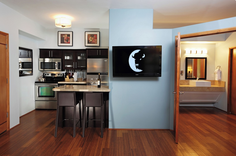 Miller Park Deluxe Suite photo 1