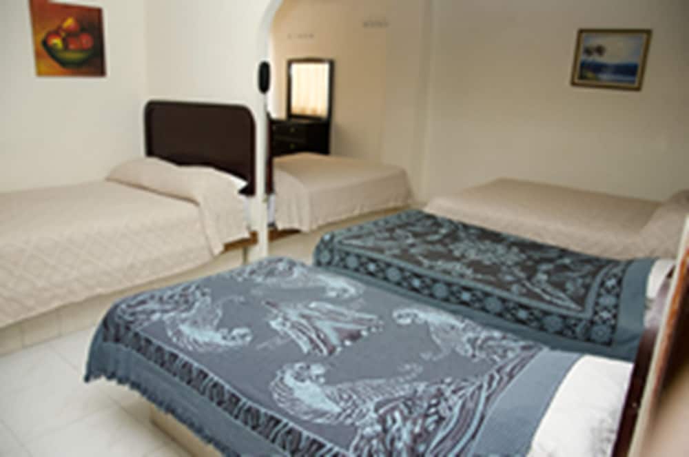 Classic Quadruple Room, 2 Double Beds, Non Smoking