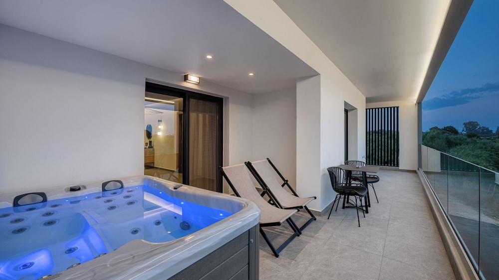 Suite, 1 Bedroom, Hot Tub - Photo 15