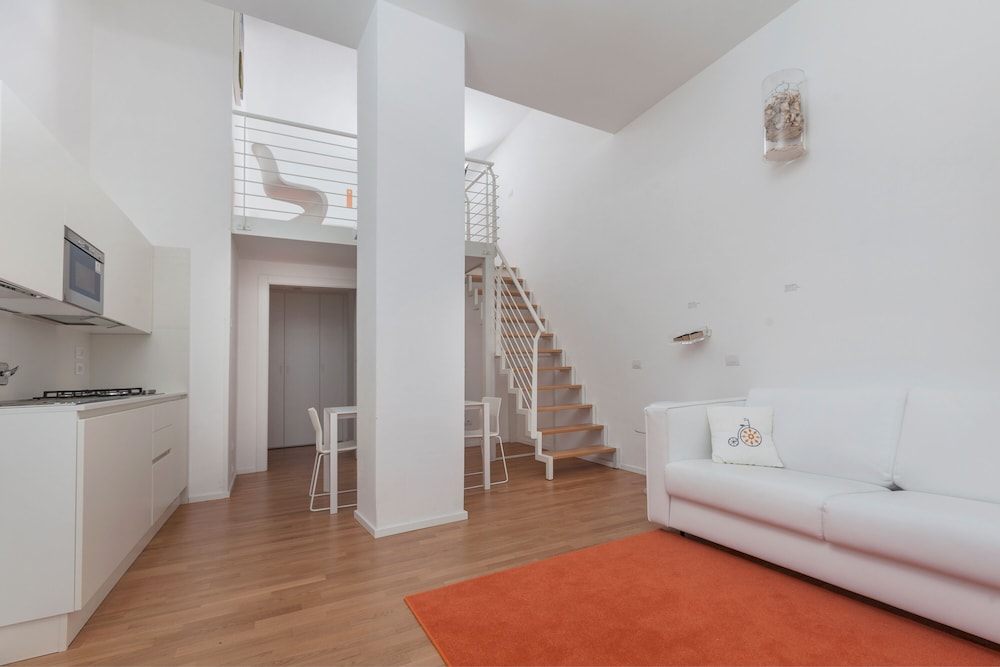 Family Room - Photo 2